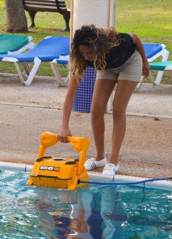 Robot Maytronics-Dolphin-Wave-100