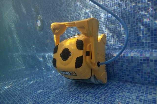Robot Maytronics-Dolphin-Wave-100