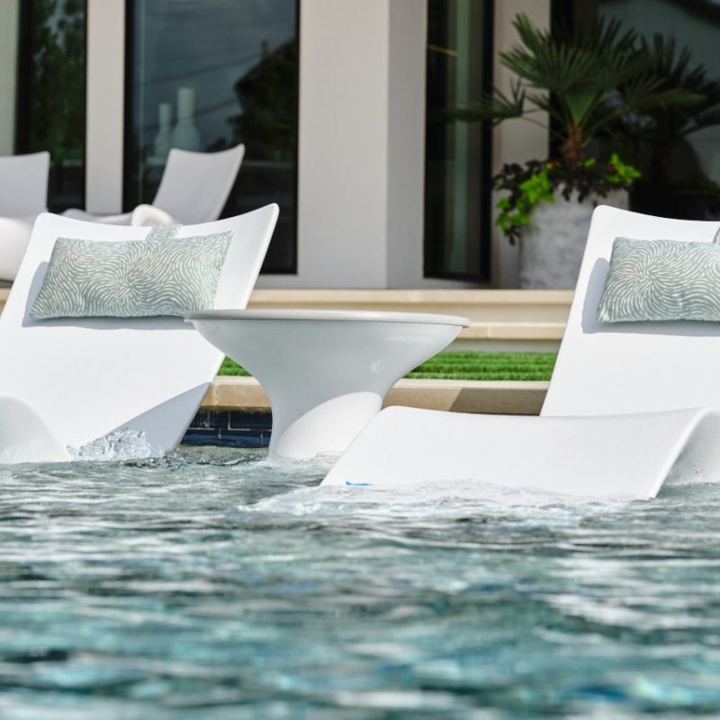 Șezlong pentru piscină - Ledge Lounger Signature Chaise