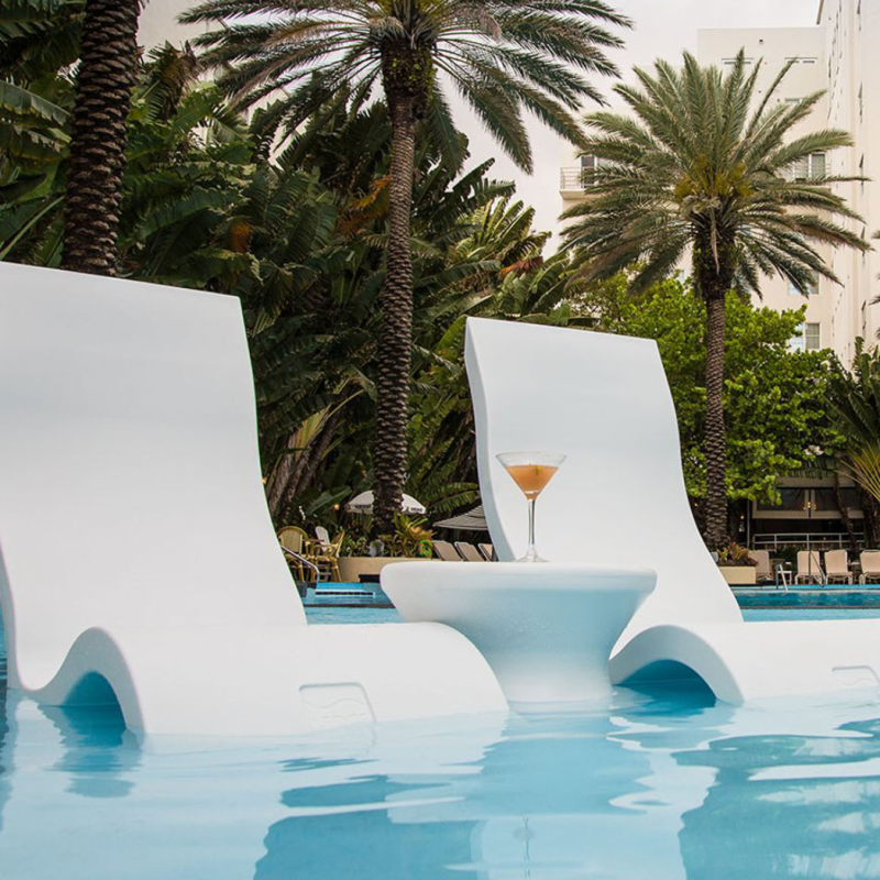 Sezlong, scaun inalt pentru piscina Ledge Lounger Signature Highback